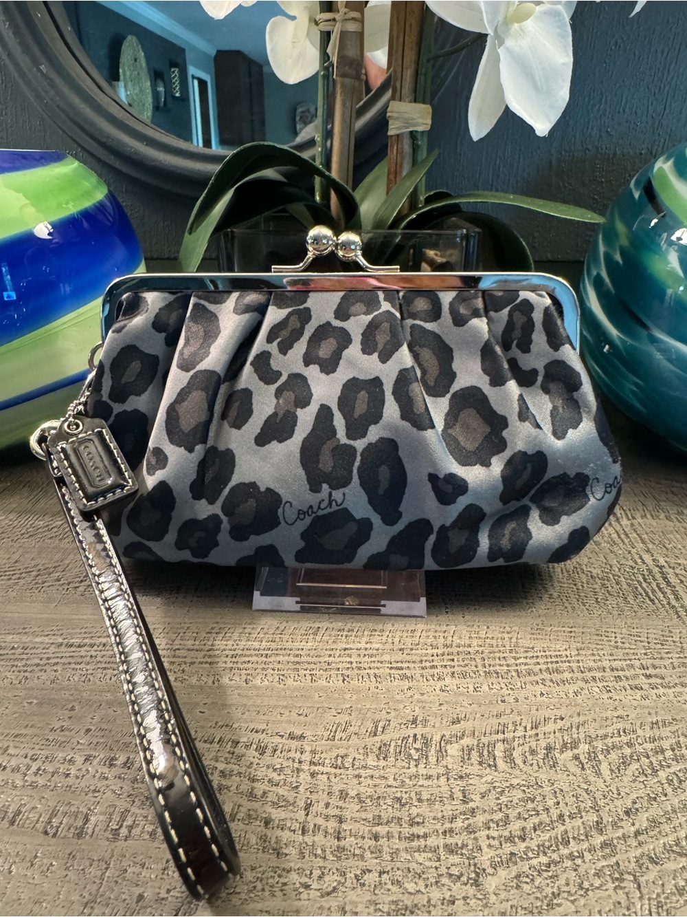Coach KISS LOCK Gray and Black Leopard Print Clutch Wristlet Fits Phone